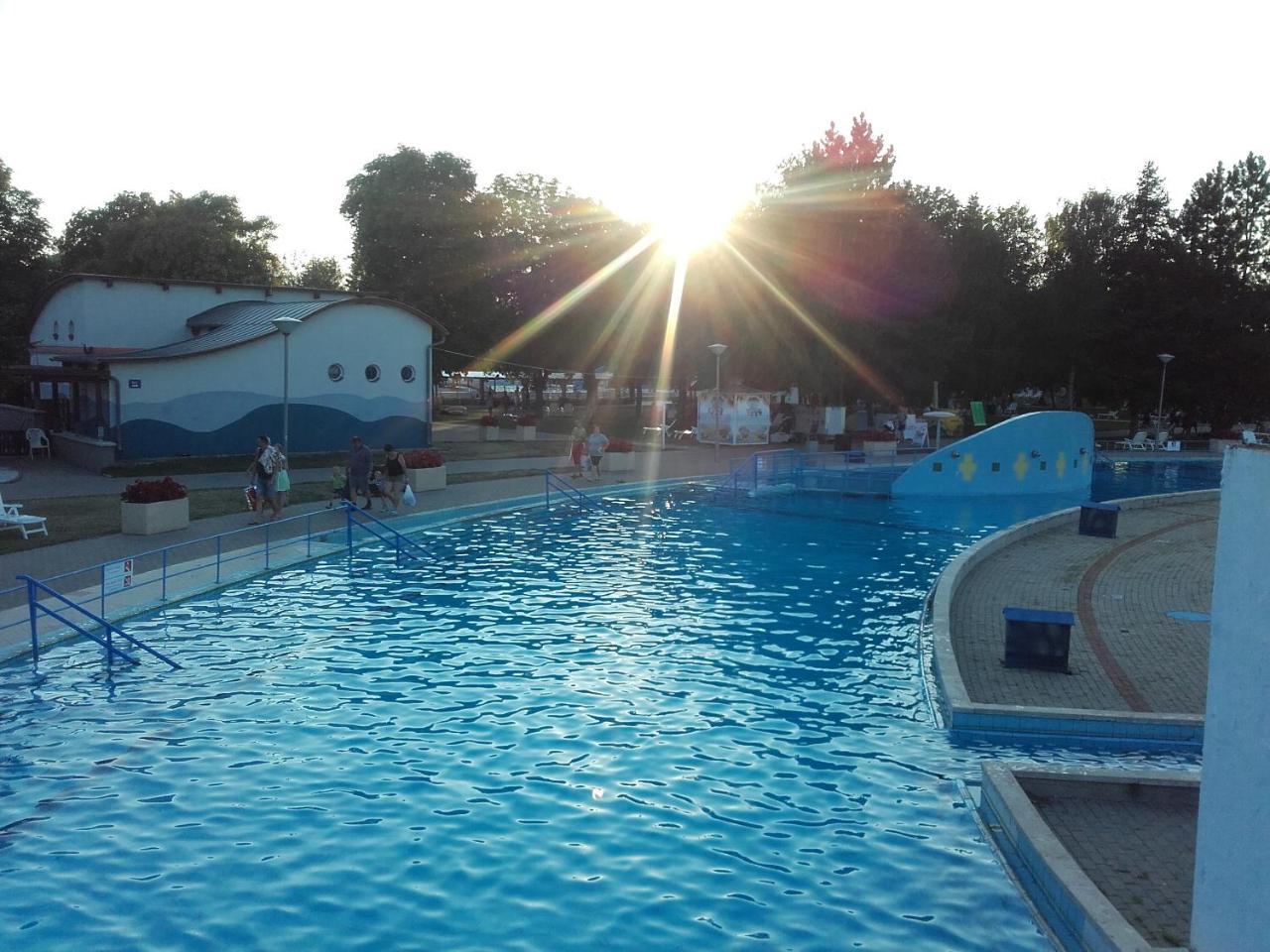 Menta Apartman Mezokovesd Bagian luar foto