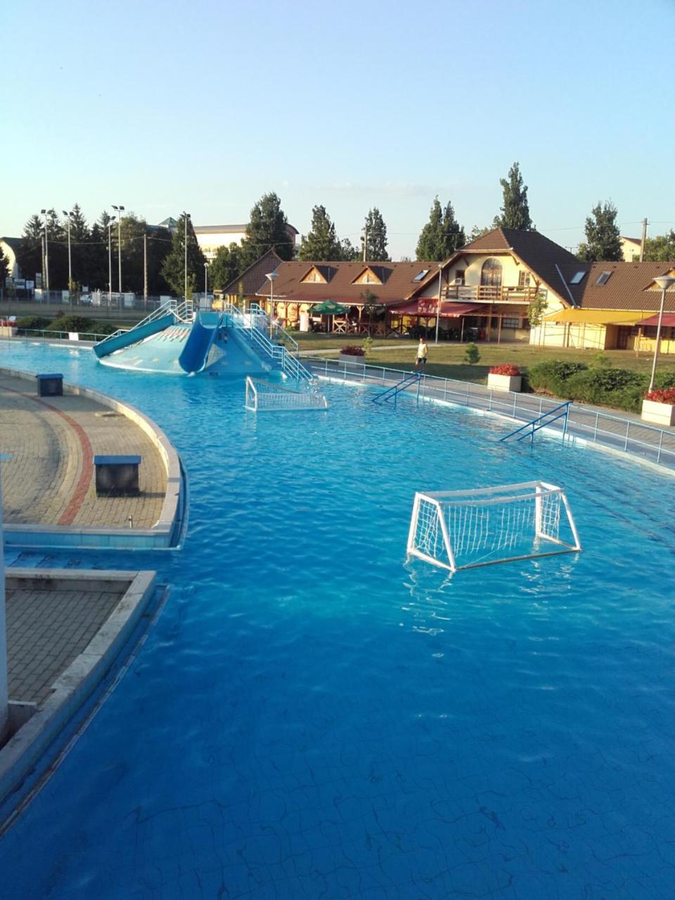 Menta Apartman Mezokovesd Bagian luar foto
